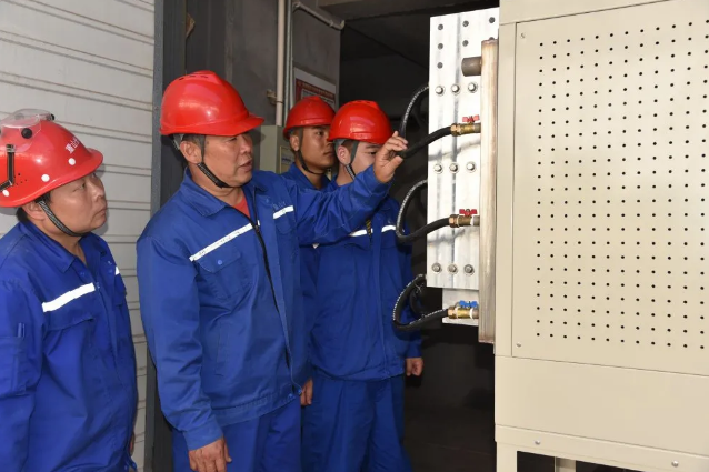 重山人·重山事｜把責任扛在肩上 把良知裝在心中——記重山光電綜合管理部經(jīng)理殷曉華